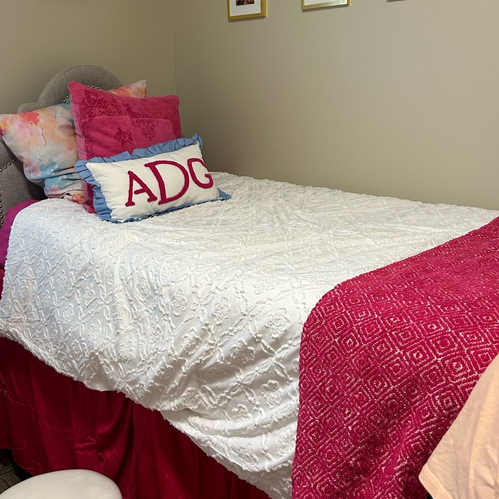 white twin XL textured comforter